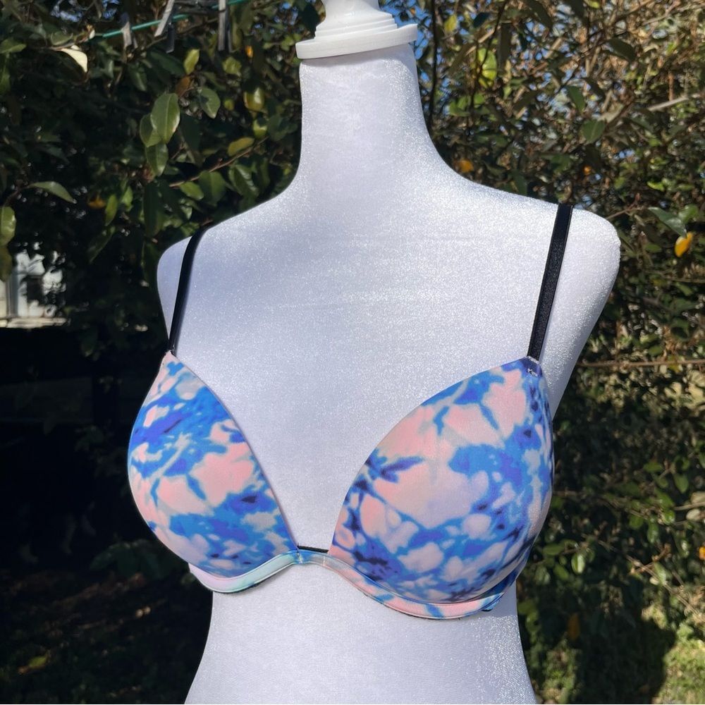 VS PINK Wear Everywhere Super Push-up (Bombshell) Bra Size 34C Tie-dye